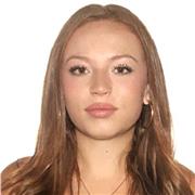 Joven profesora apta para todos los niveles académicos, dispuesta a que la historia sea alcanzable y entendible para todos.